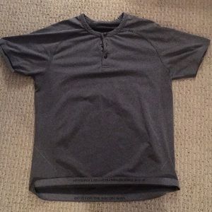 Men’s Lululemon Metal Vent Henley T-Shirt